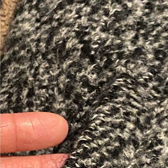 EUC Size 6 H&M Black and White Bouclé Jacket - Picture 4 of 5